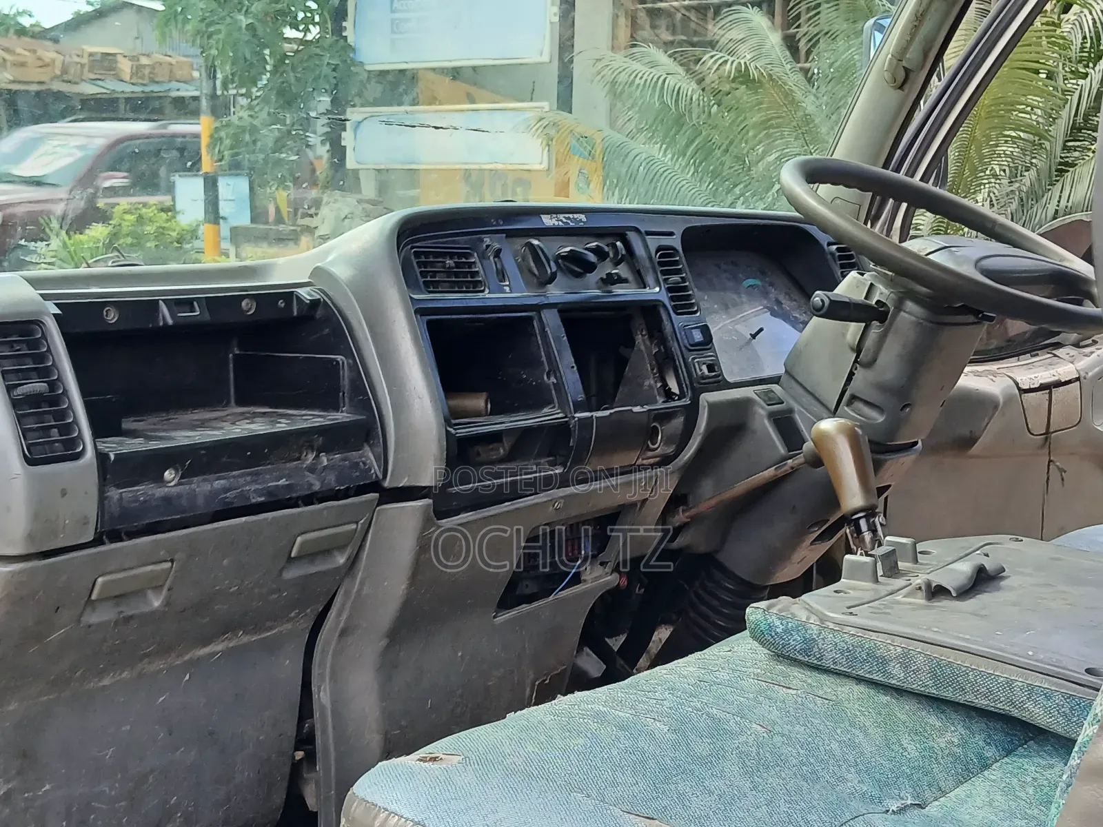 Mitsubishi Canter 1999 White