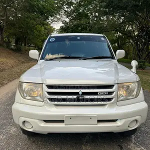 Mitsubishi Pajero 2003 White