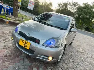 Toyota Vitz 1.5 FWD 5dr 2003 Gray