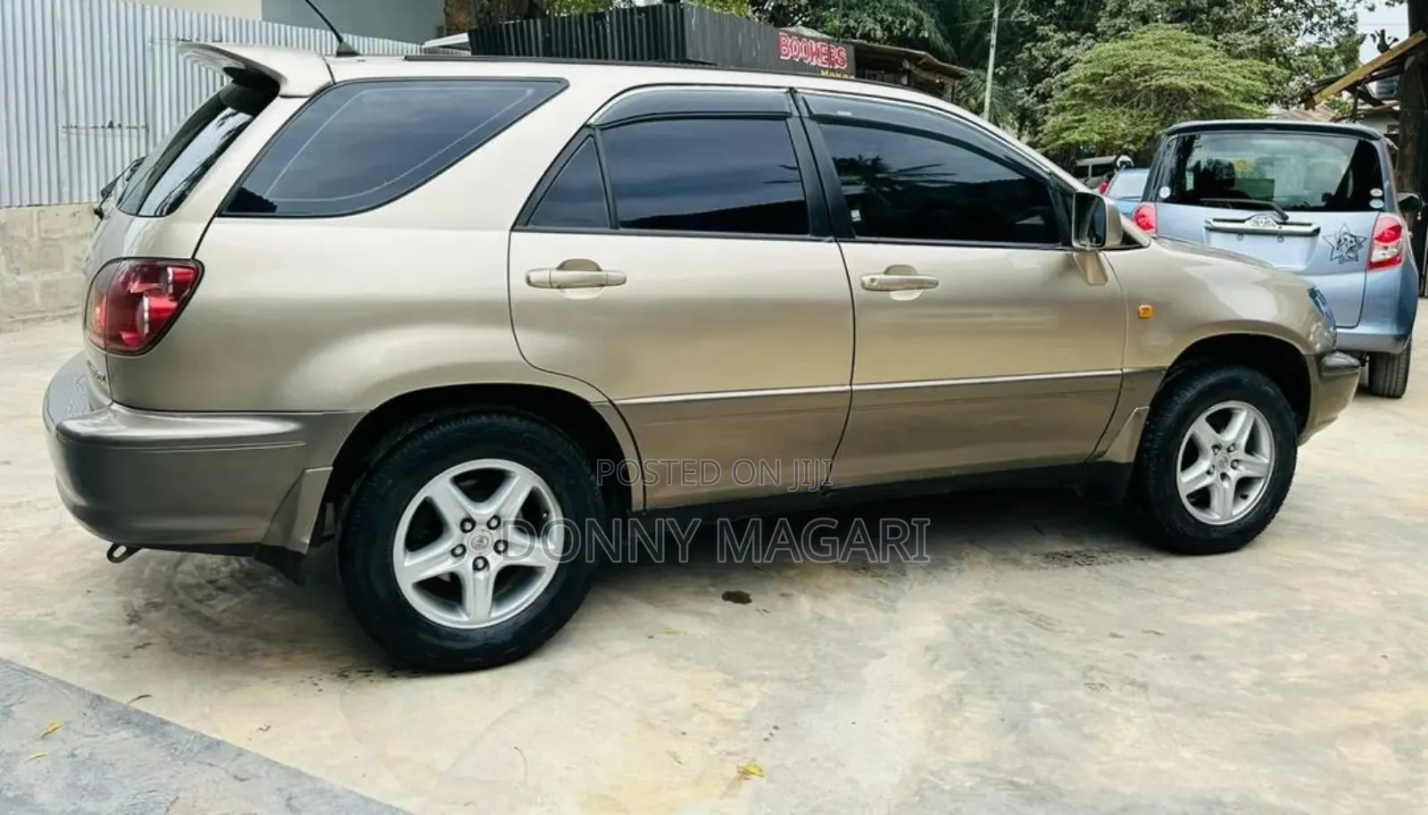 Toyota Noah 2002 Gold