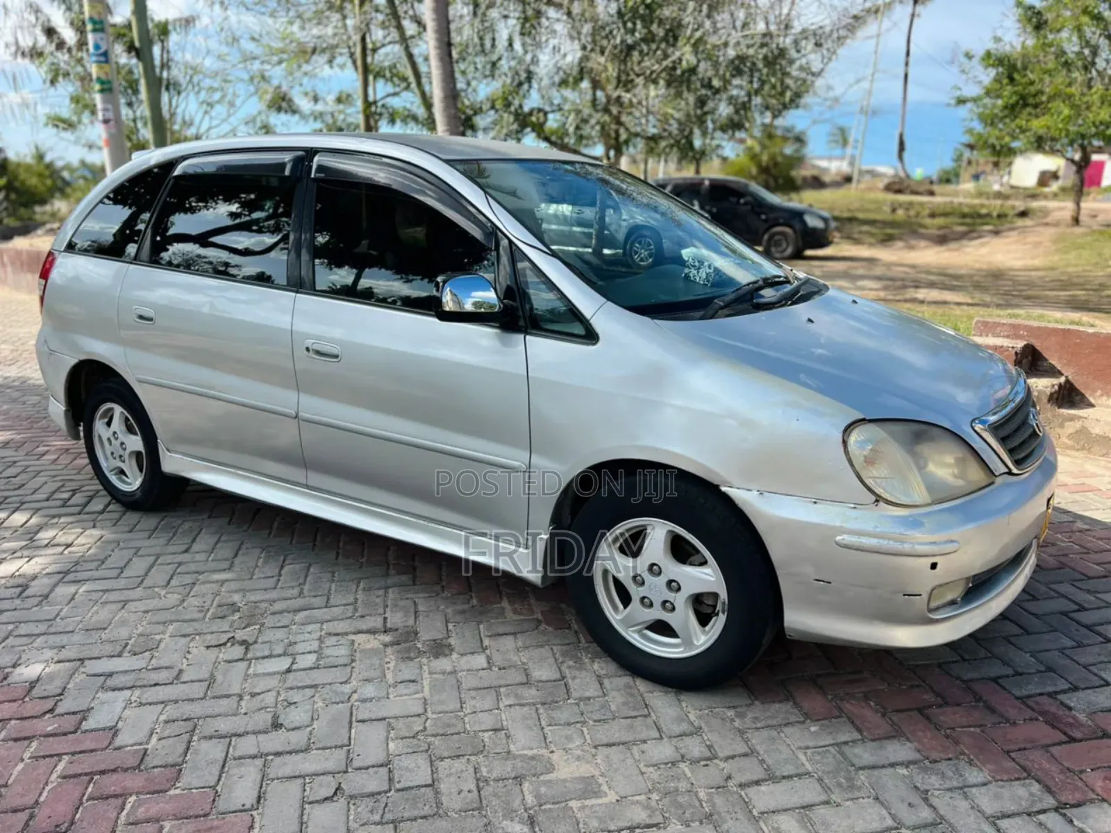 Toyota Nadia 2003 Silver