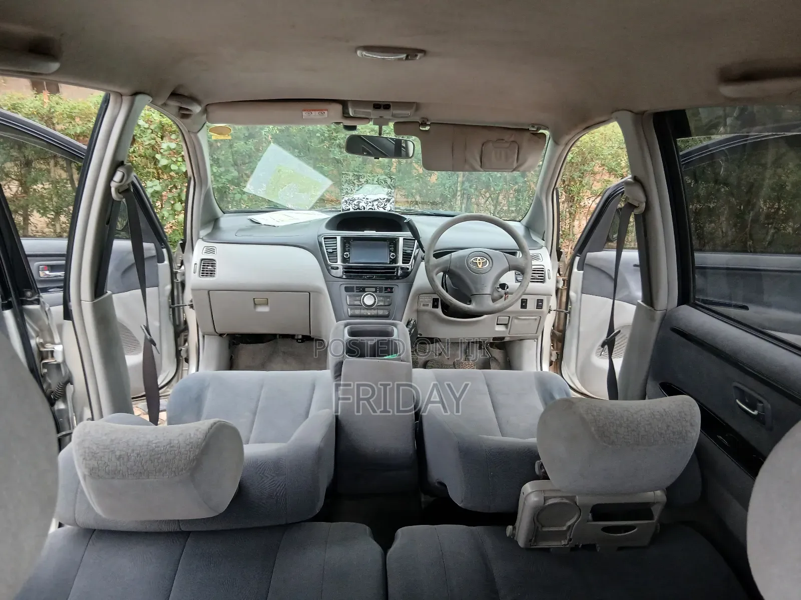Toyota Nadia 2003 Silver