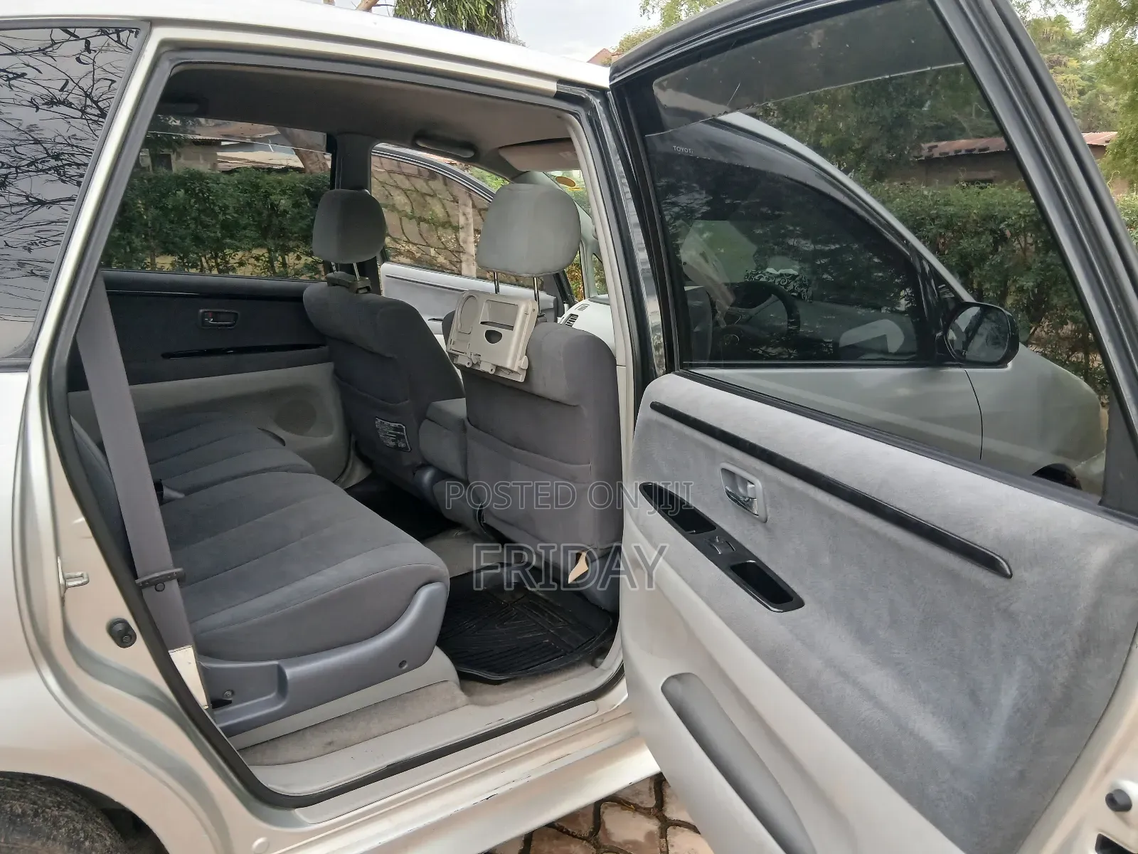 Toyota Nadia 2003 Silver