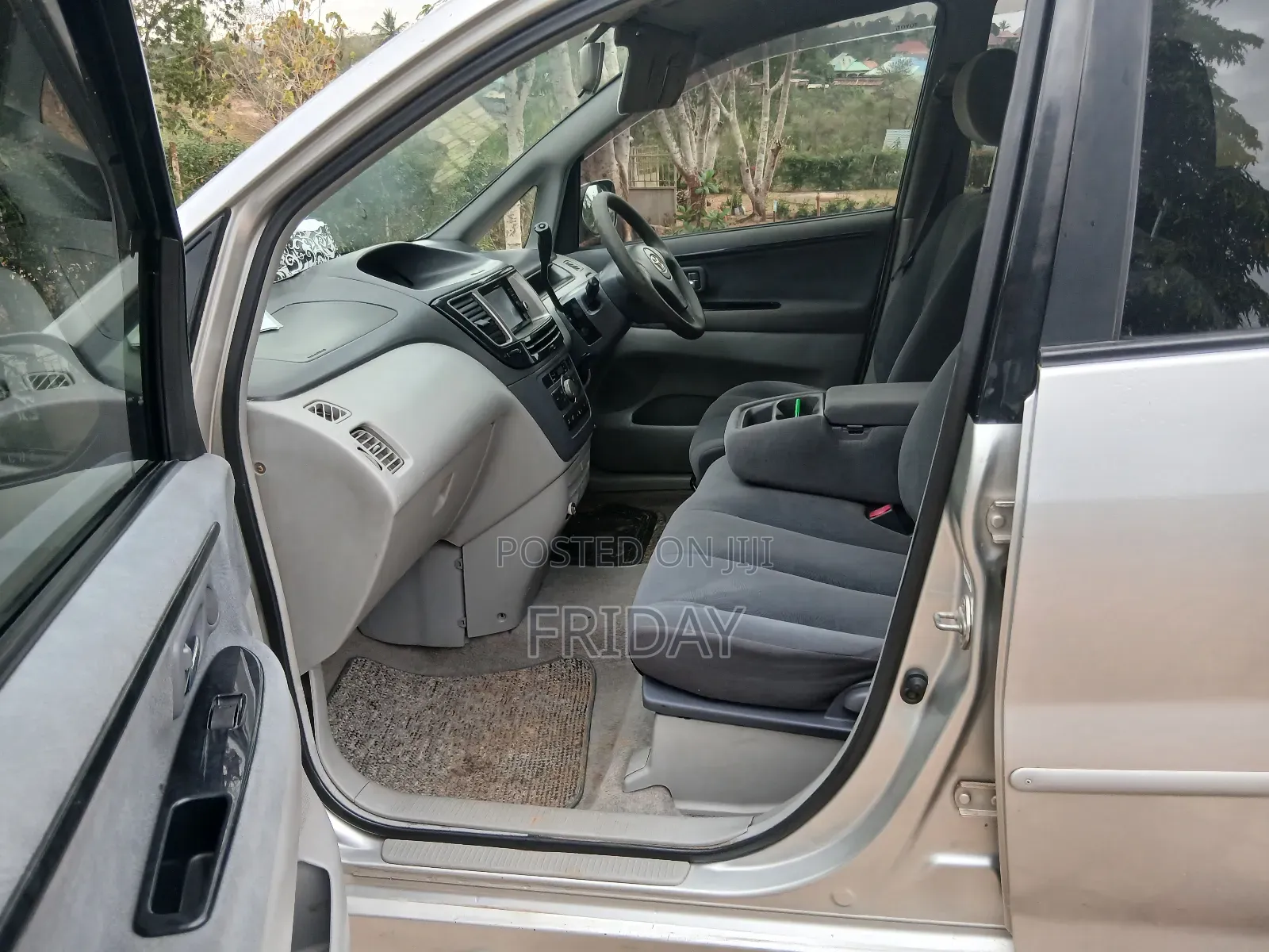 Toyota Nadia 2003 Silver