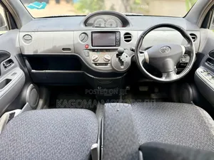 Toyota Sienta 2012 Maroon
