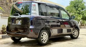 Toyota Sienta 2012 Maroon
