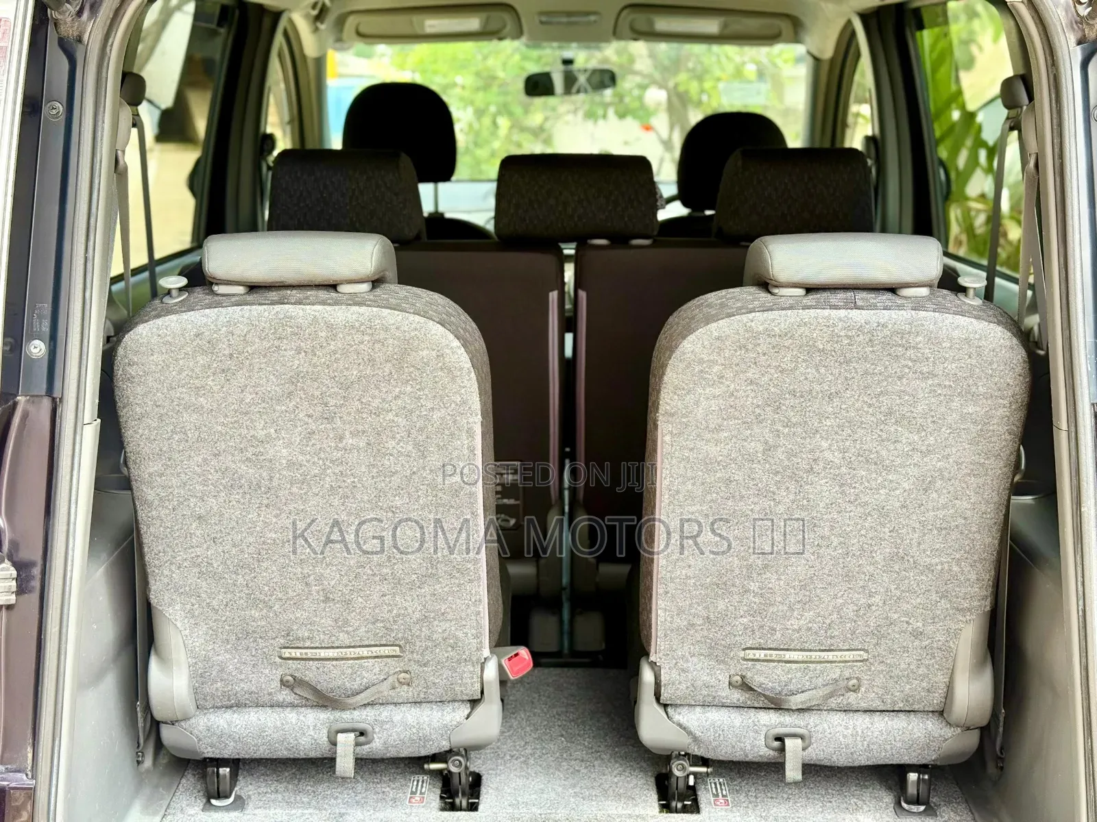 Toyota Sienta 2012 Maroon