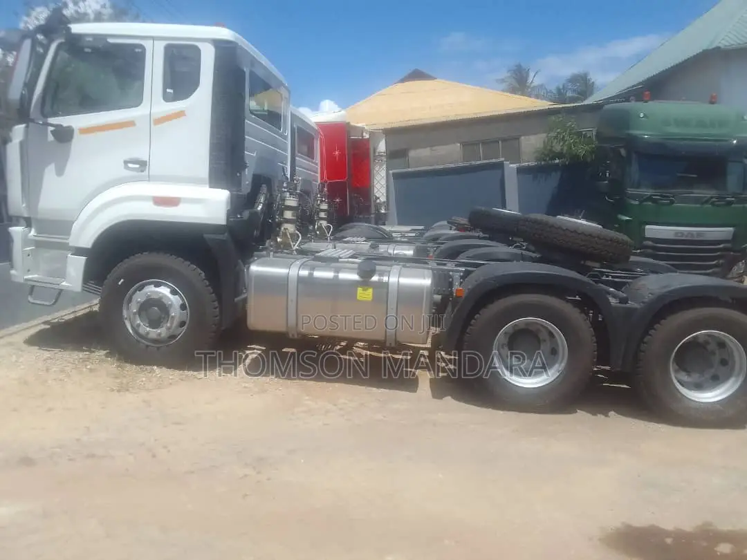 New Howo 371 6x4 Tractor