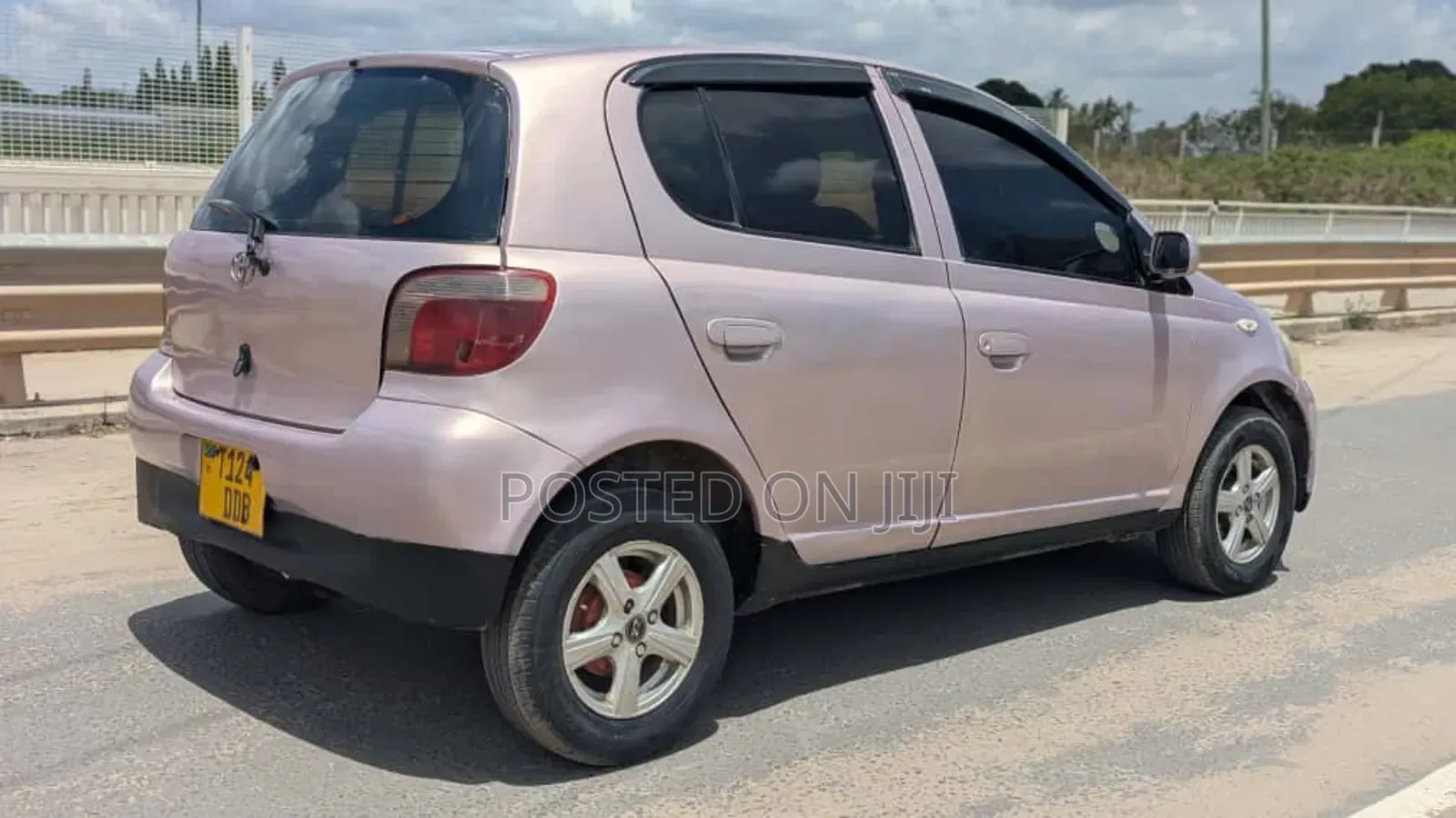 Toyota Vitz 2002 Pink