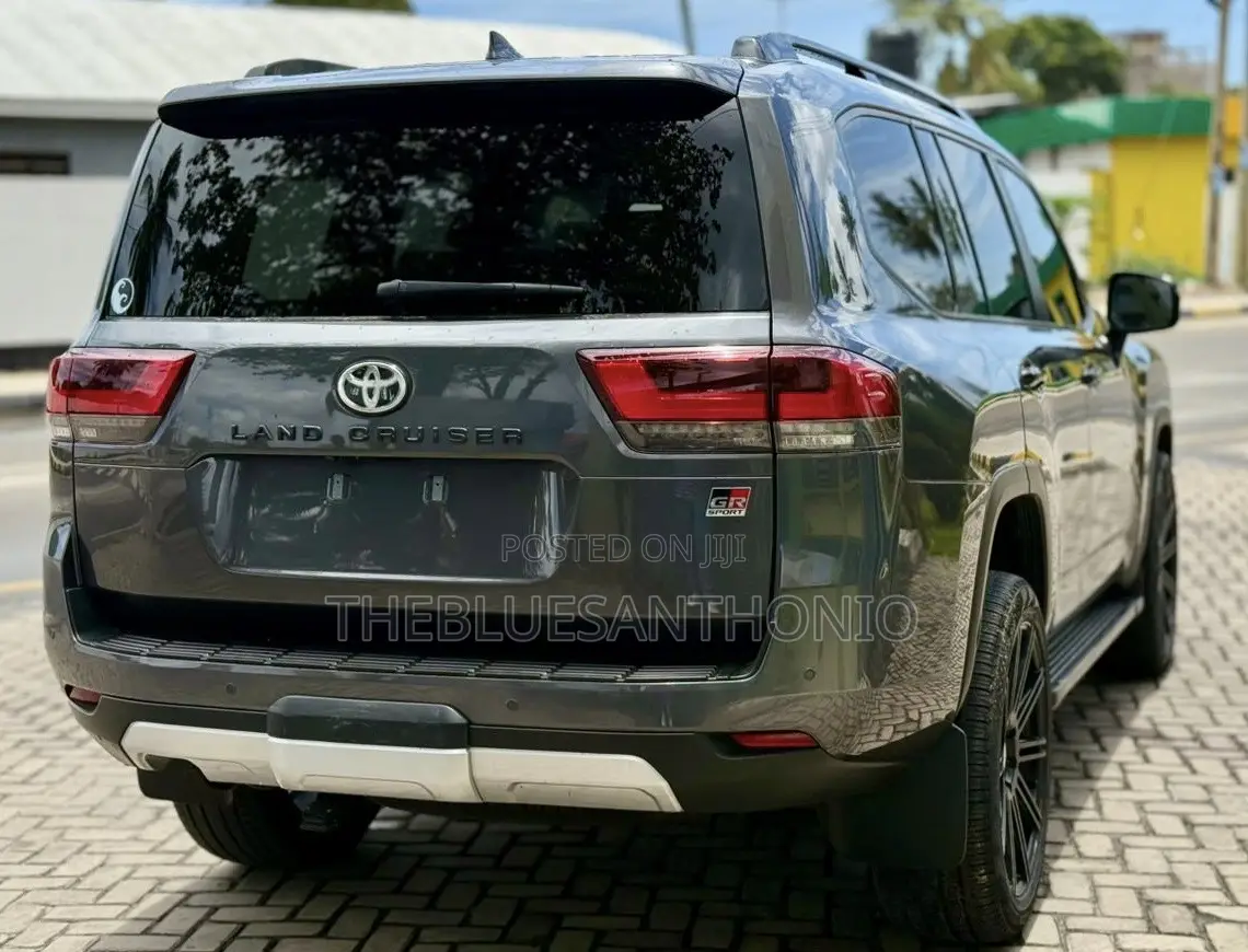 Toyota Land Cruiser 2023 Gray