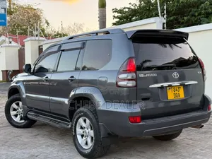 Toyota Land Cruiser Prado 2005 Gray
