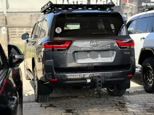 Toyota Land Cruiser LC300 2023 Gray