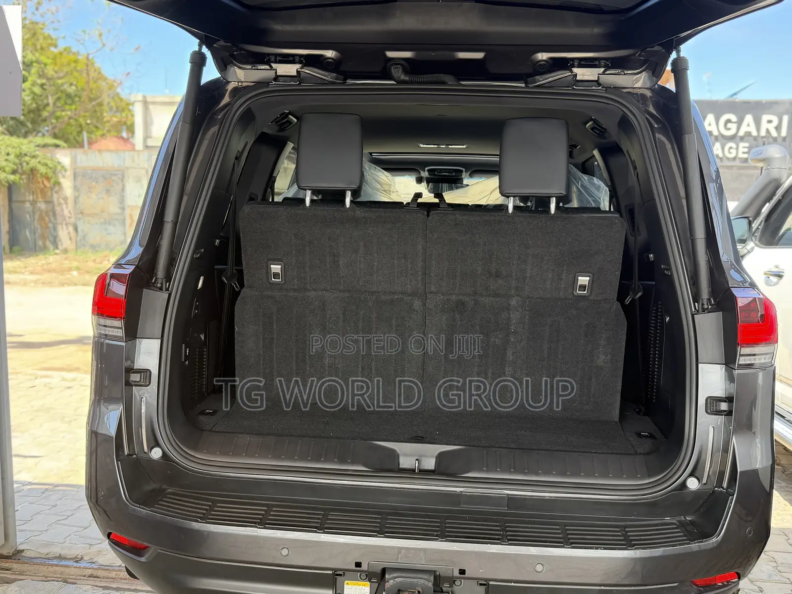 Toyota Land Cruiser LC300 2023 Gray