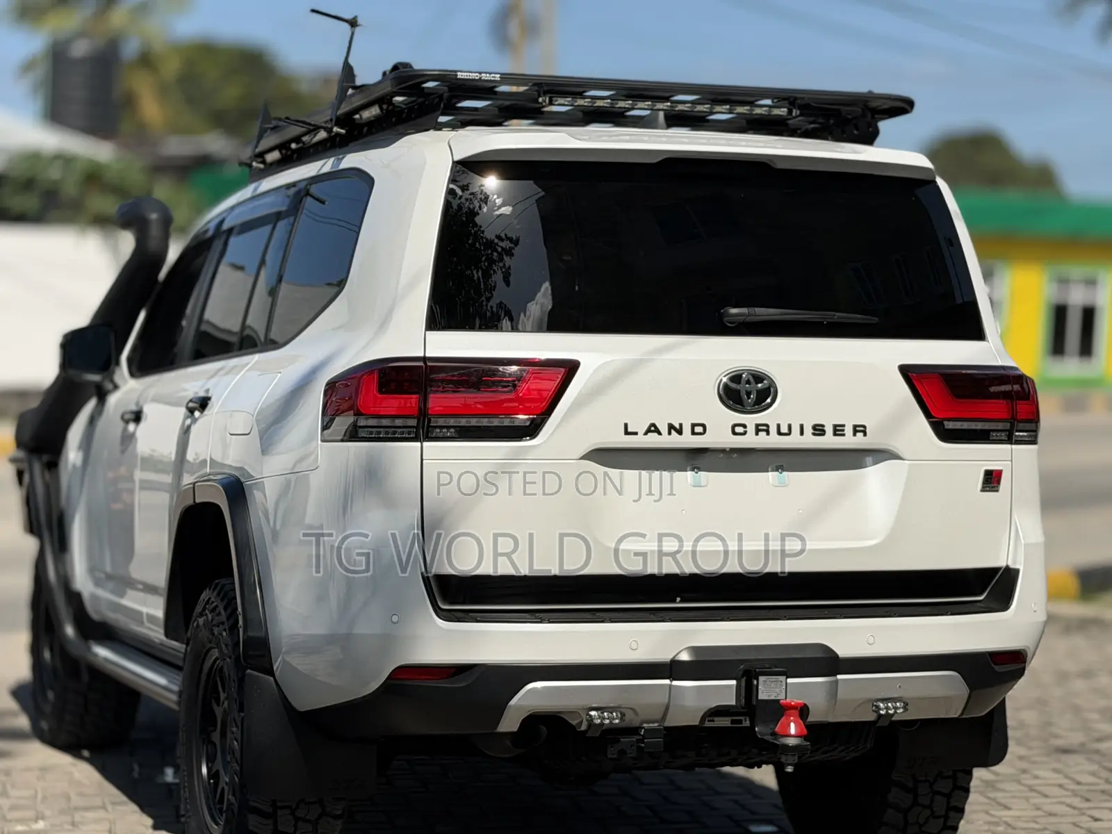 Toyota Land Cruiser LC300 2024 White