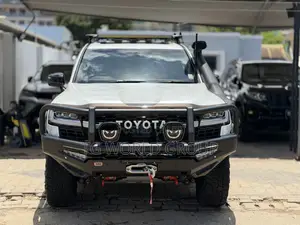 Toyota Land Cruiser LC300 2024 White