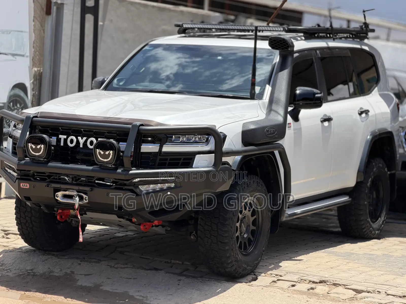 Toyota Land Cruiser LC300 2024 White