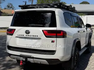 Toyota Land Cruiser LC300 2024 White