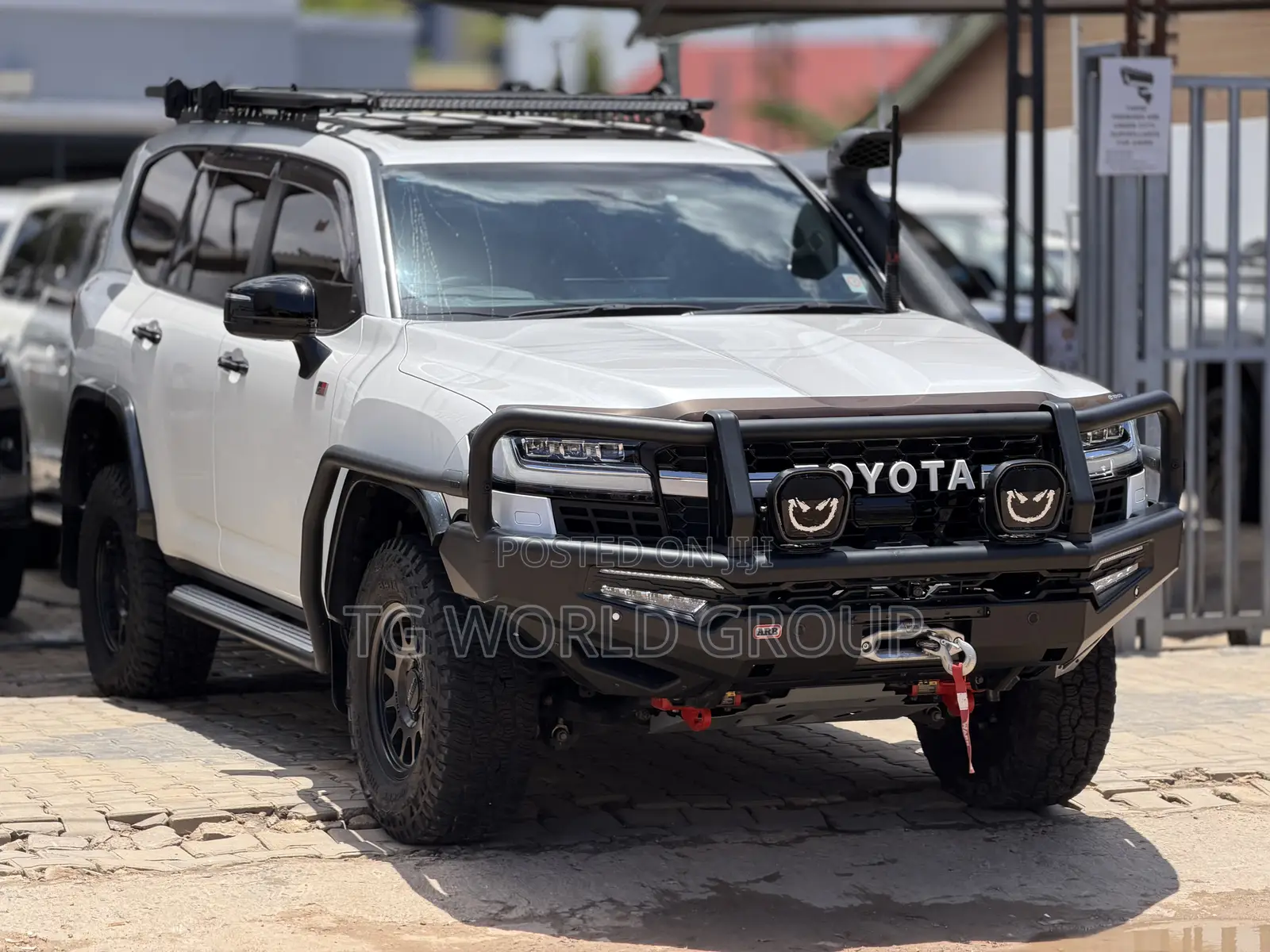 Toyota Land Cruiser LC300 2024 White