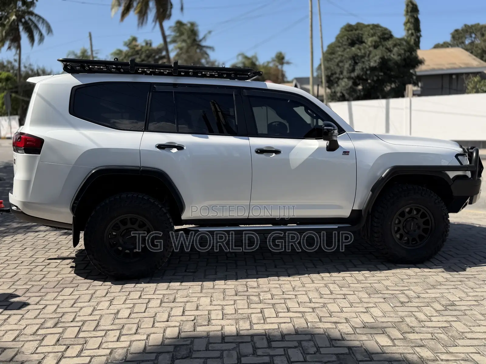 Toyota Land Cruiser LC300 2024 White