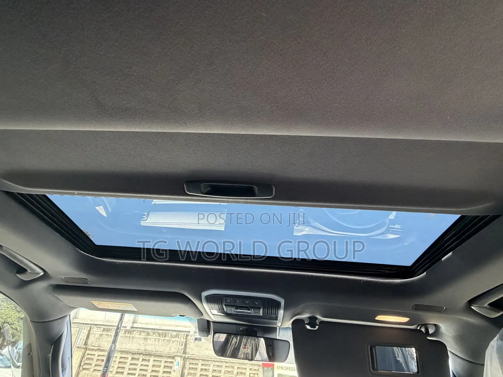 Toyota Land Cruiser LC300 2024 White