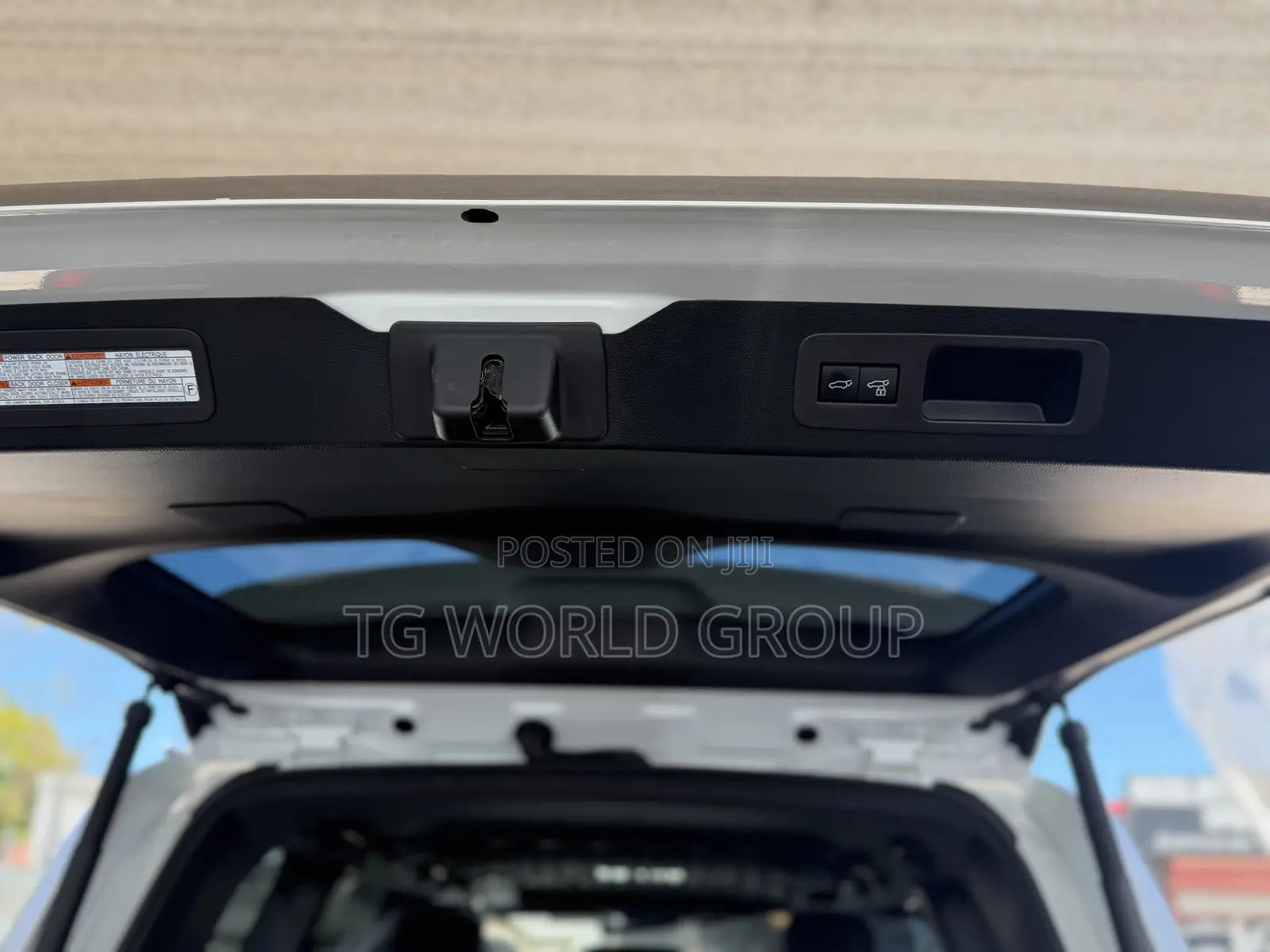 Toyota Land Cruiser LC300 2024 White