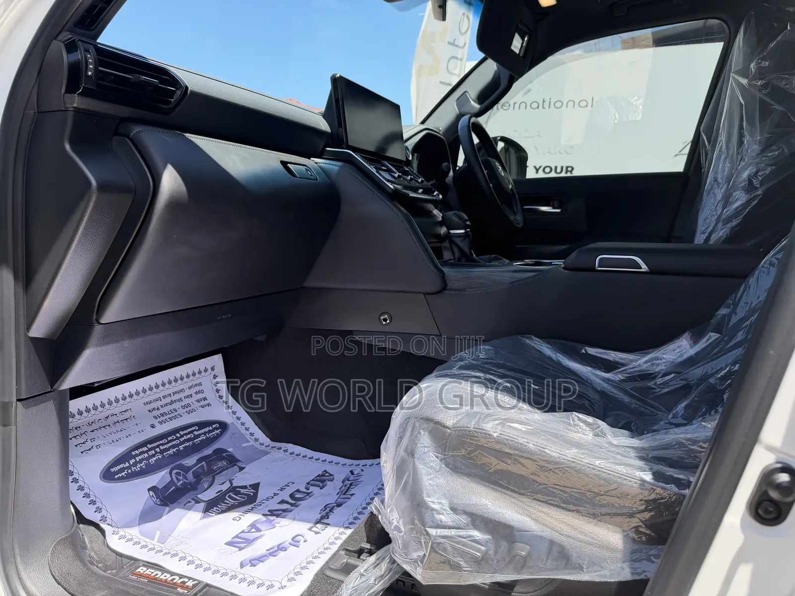 Toyota Land Cruiser LC300 2024 White