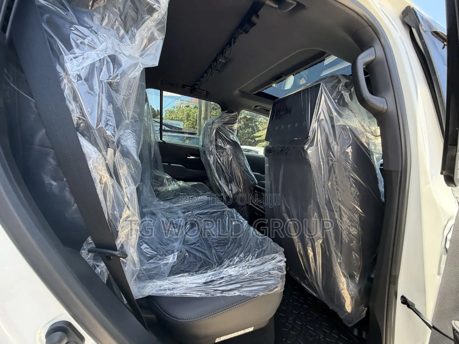 Toyota Land Cruiser LC300 2024 White
