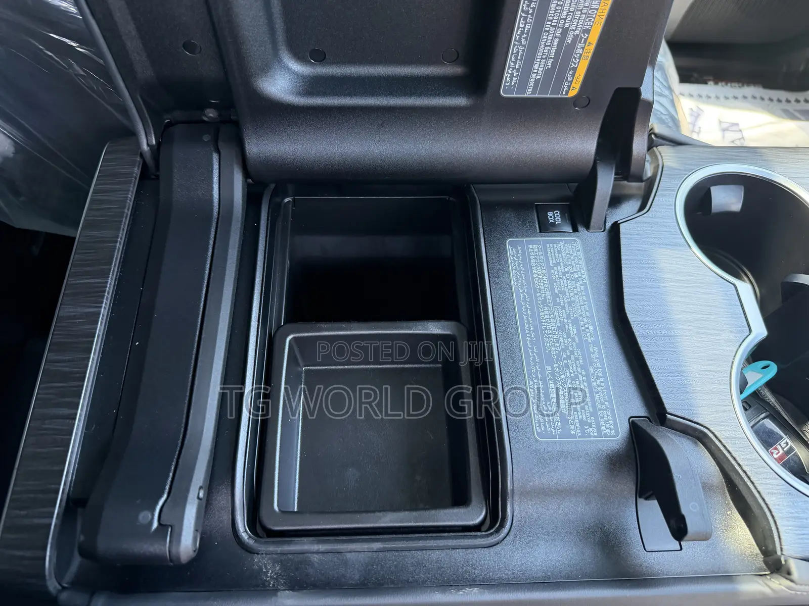 Toyota Land Cruiser LC300 2024 White