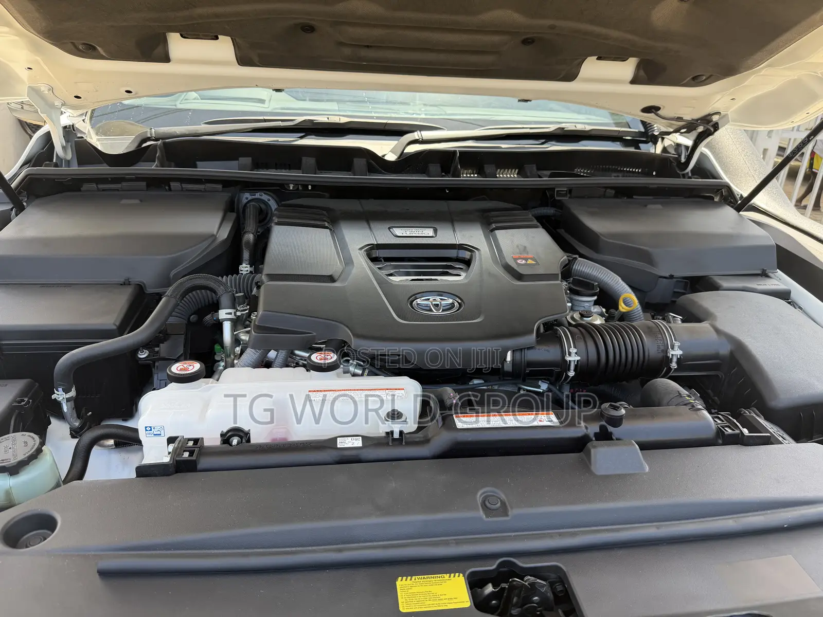 Toyota Land Cruiser LC300 2024 White