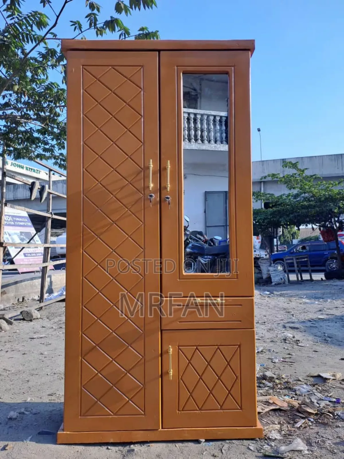 Kabati La Nguo Nzuri Mpya