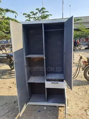 Kabati La Nguo Nzuri Mpya