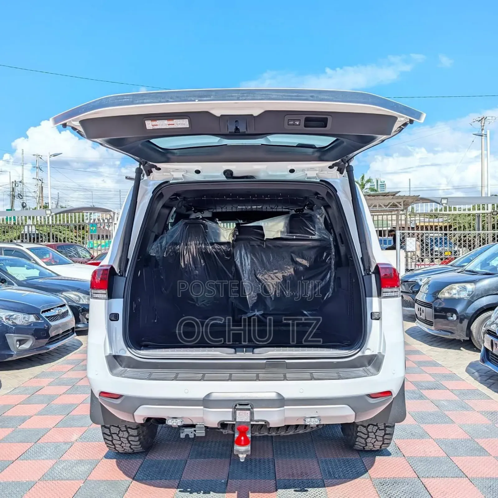 Toyota Land Cruiser LC300 2024 White