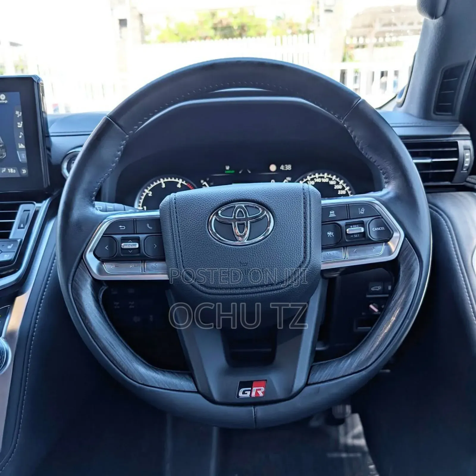 Toyota Land Cruiser LC300 2024 White