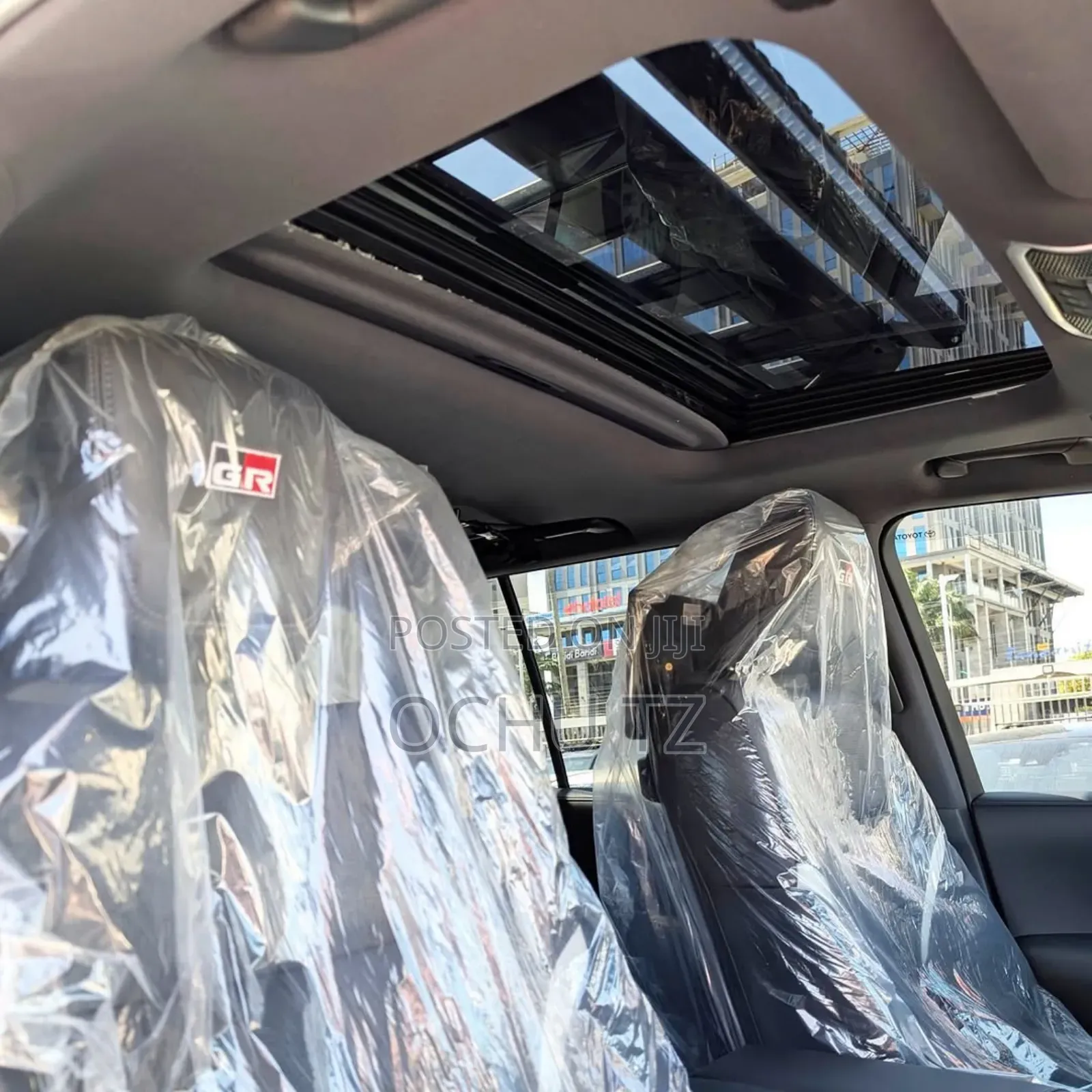 Toyota Land Cruiser LC300 2024 White