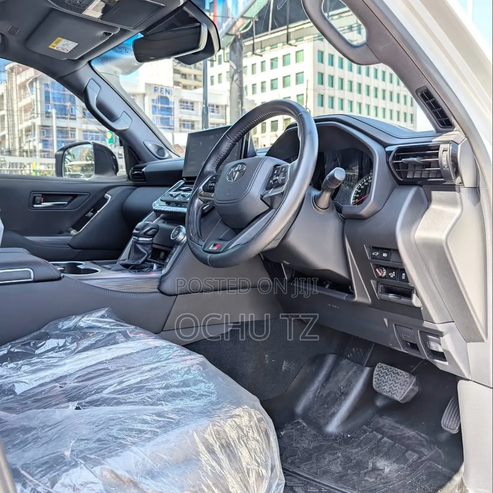 Toyota Land Cruiser LC300 2024 White