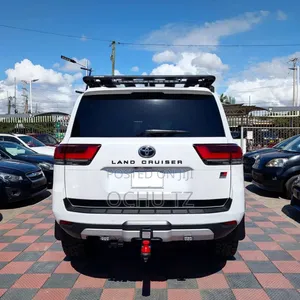 Toyota Land Cruiser LC300 2024 White