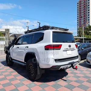 Toyota Land Cruiser LC300 2024 White