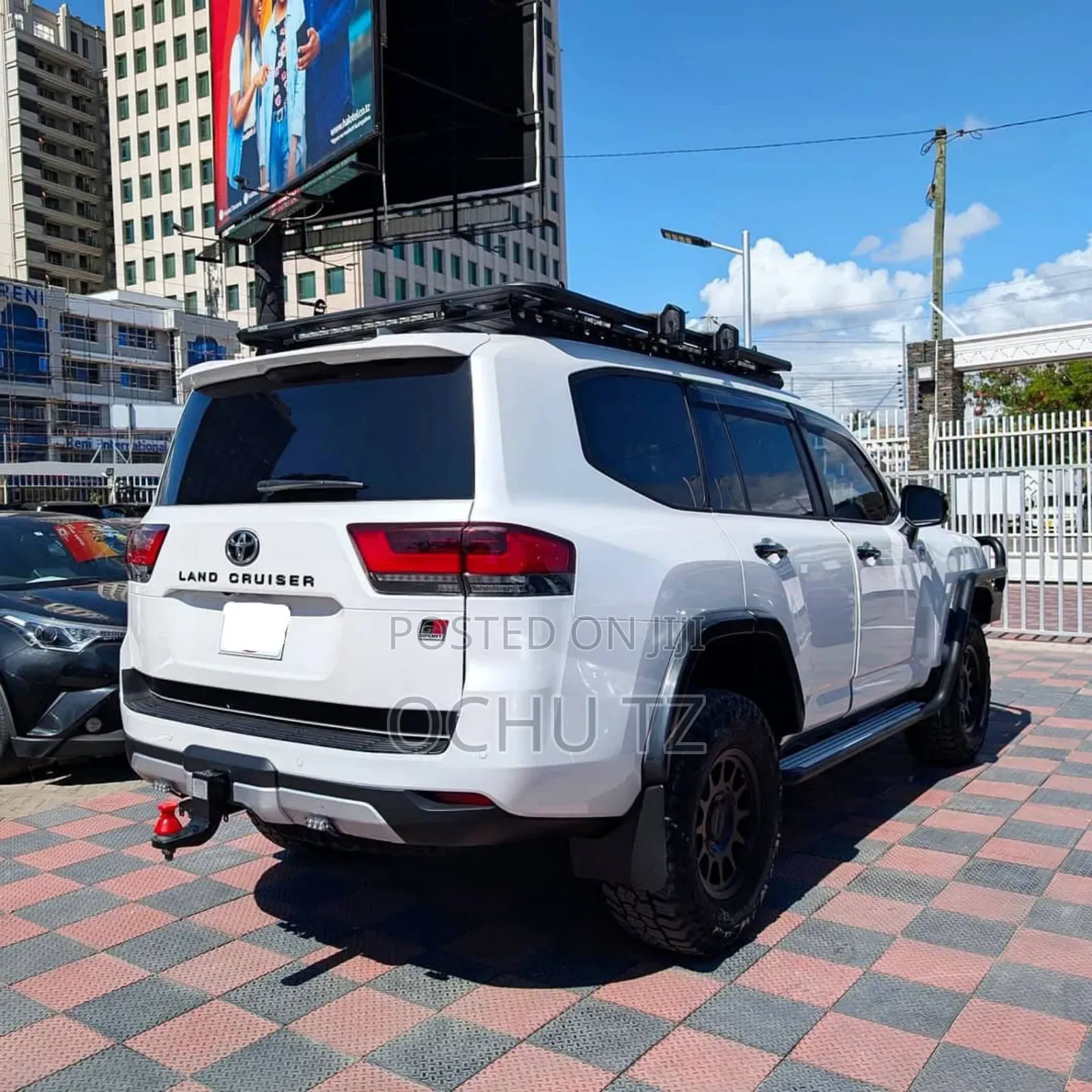 Toyota Land Cruiser LC300 2024 White