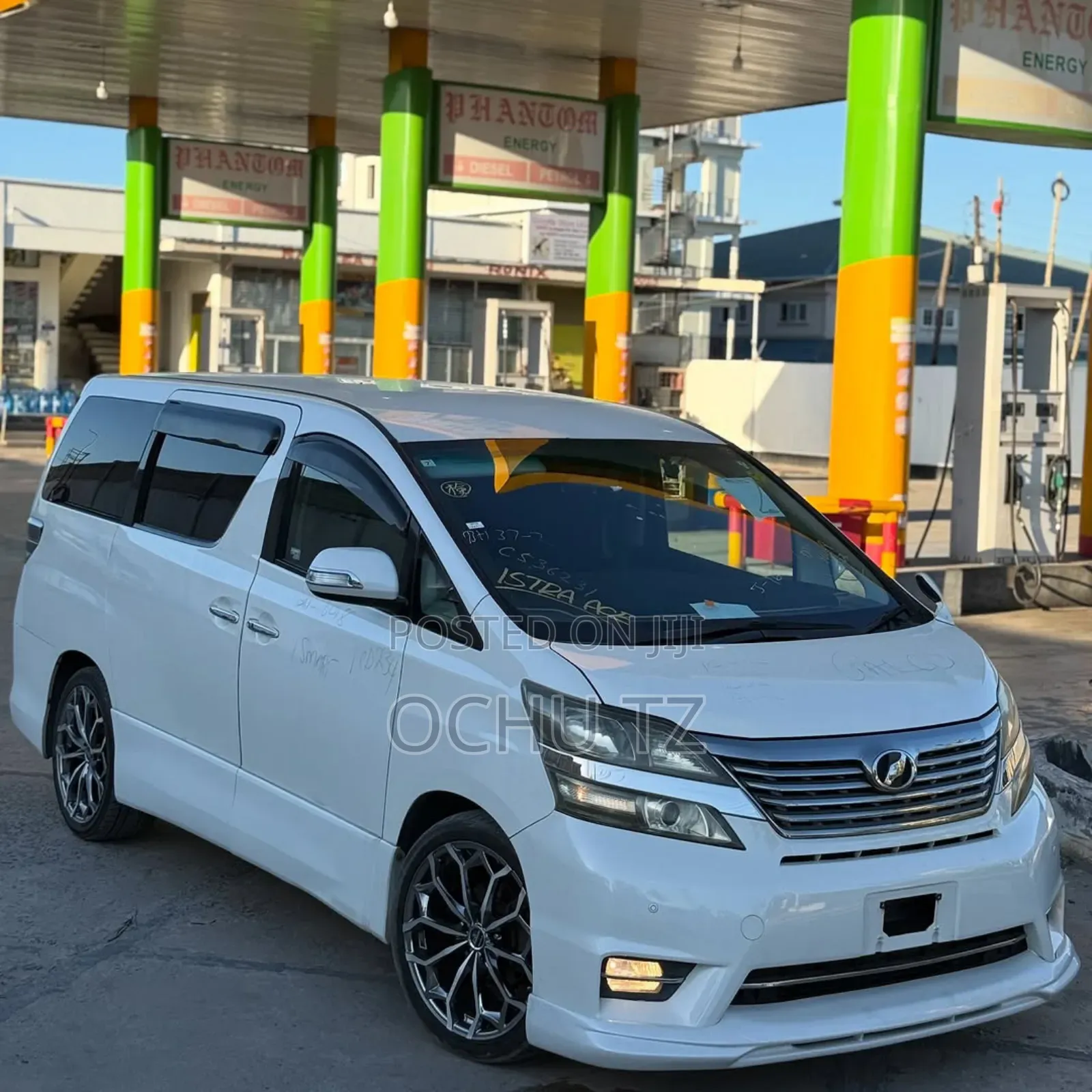 Toyota Vellfire 2010 White
