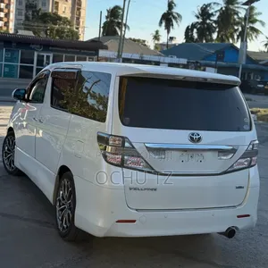 Toyota Vellfire 2010 White