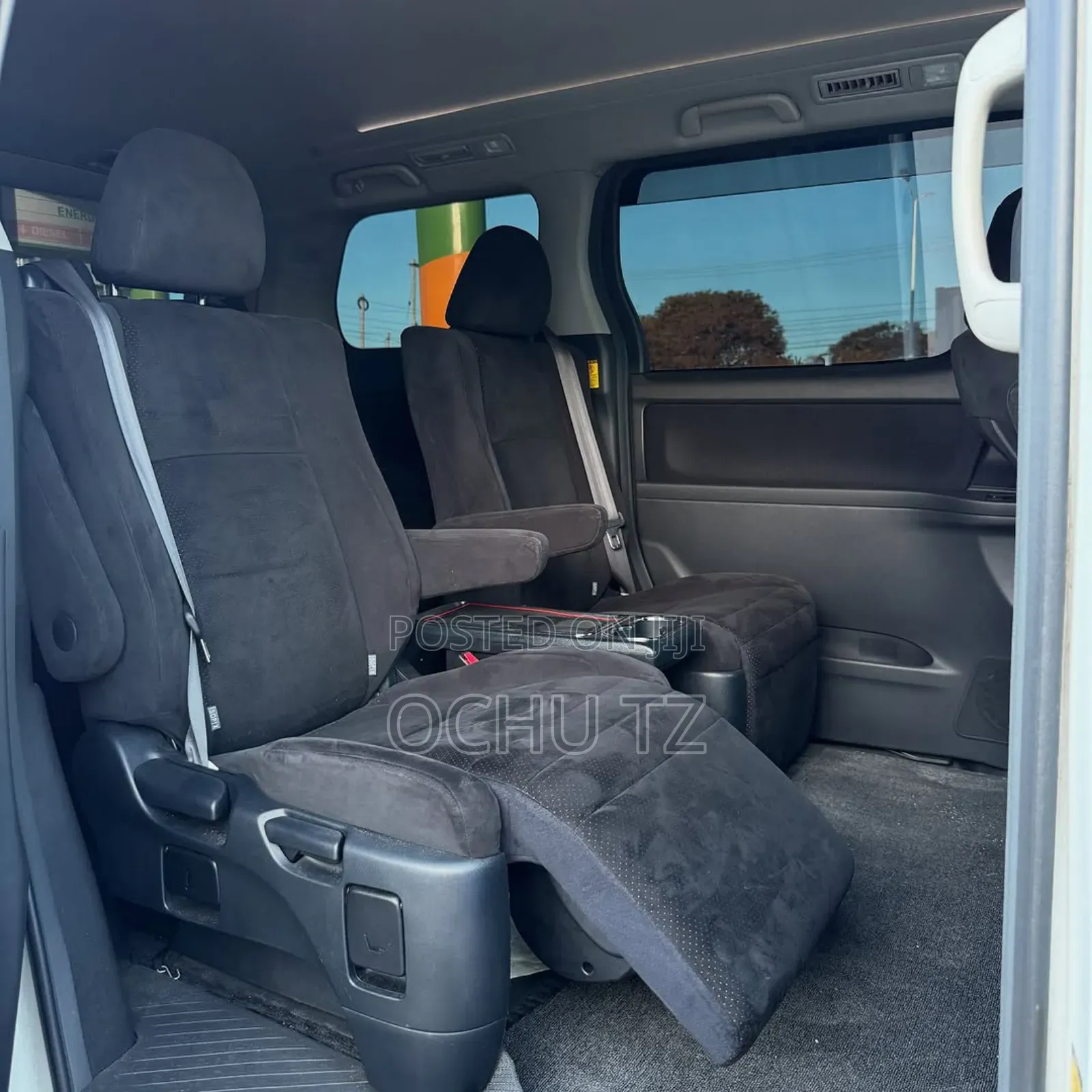 Toyota Vellfire 2010 White