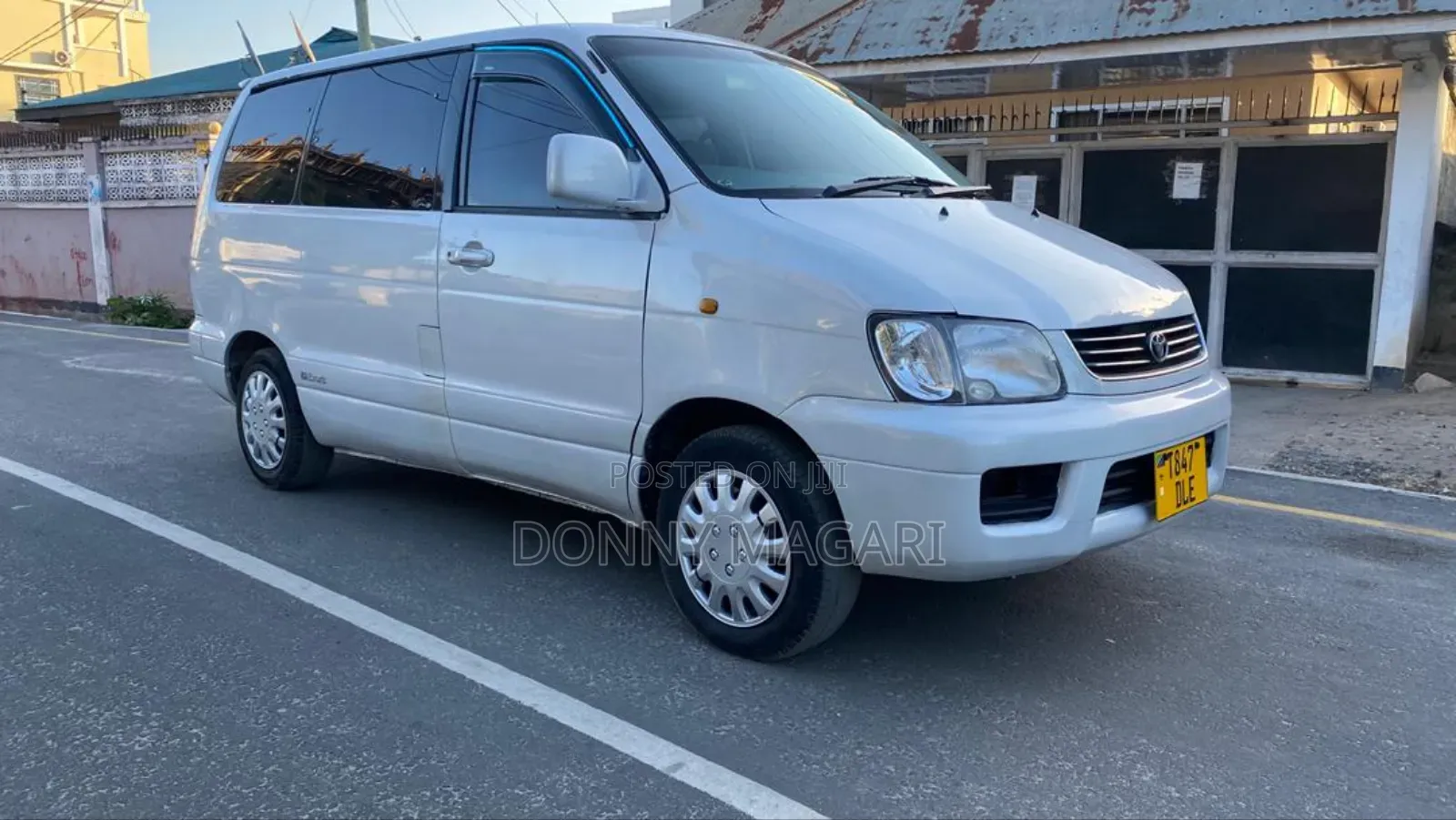 Toyota Noah 2001 White