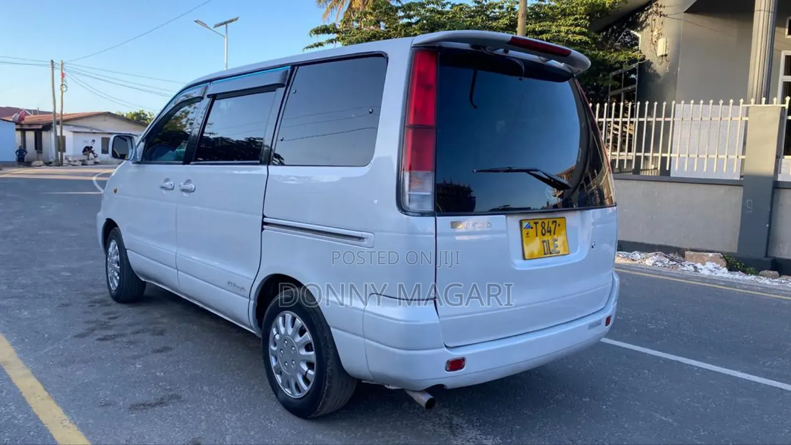 Toyota Noah 2001 White