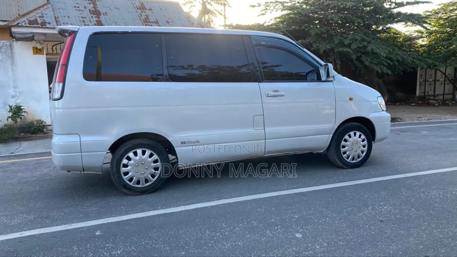 Toyota Noah 2001 White