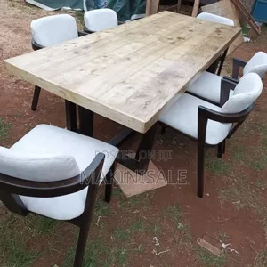 Meza Kubwa Ya Kula