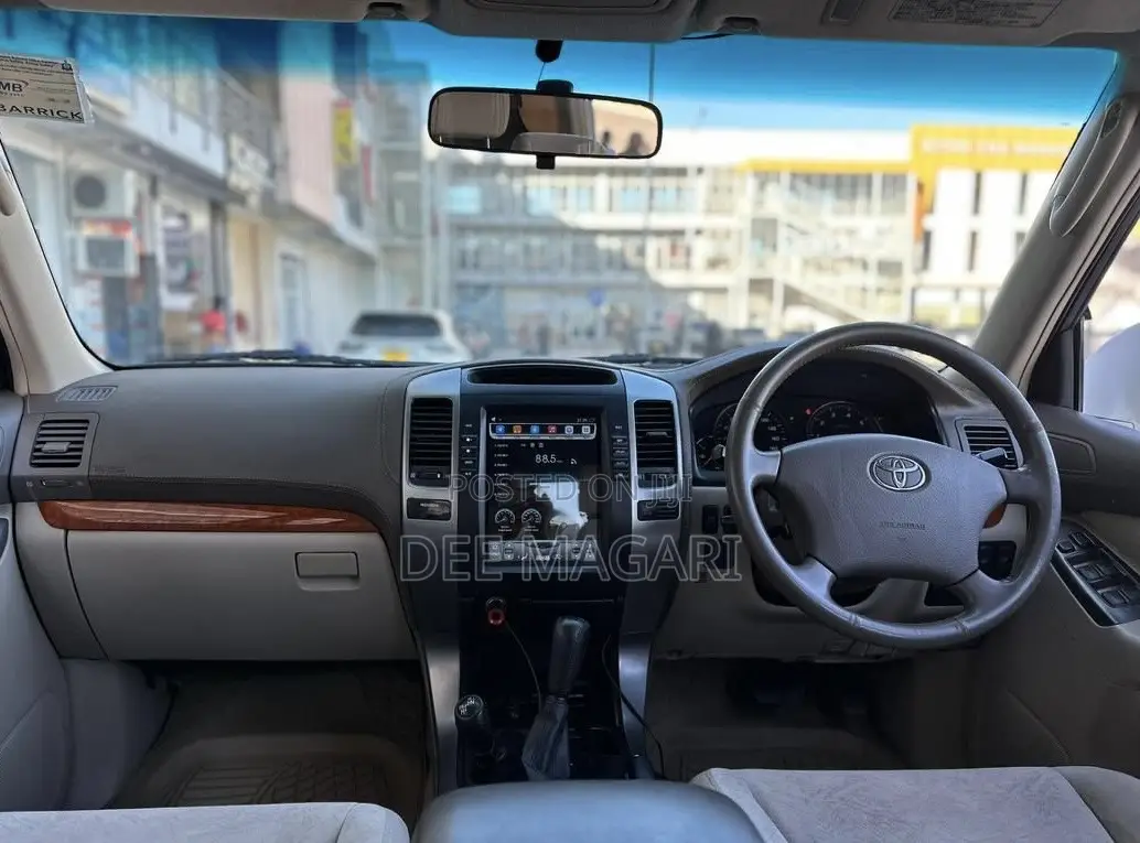 Toyota Land Cruiser Prado 2005 White