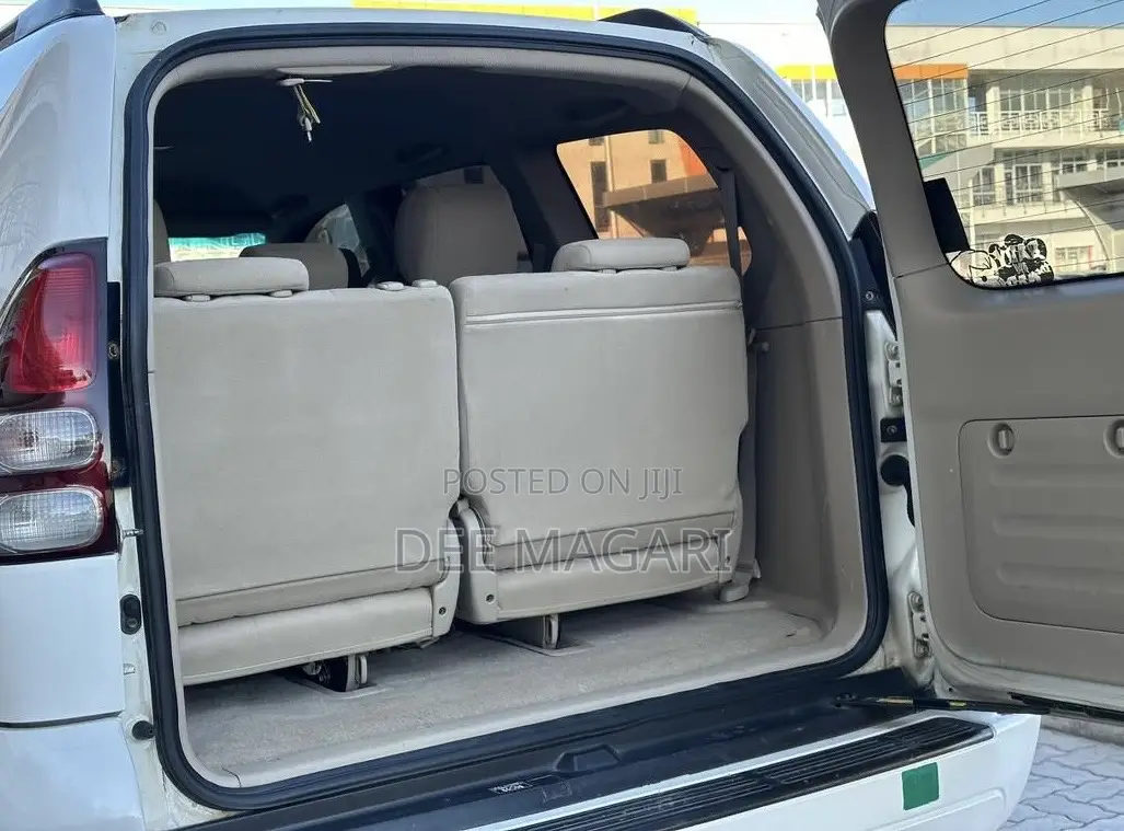Toyota Land Cruiser Prado 2005 White
