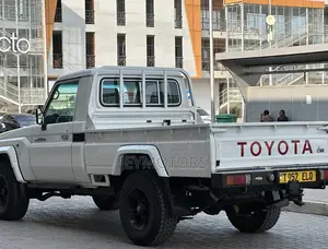 Toyota Land Cruiser 2007 White