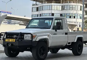 Toyota Land Cruiser 2007 White