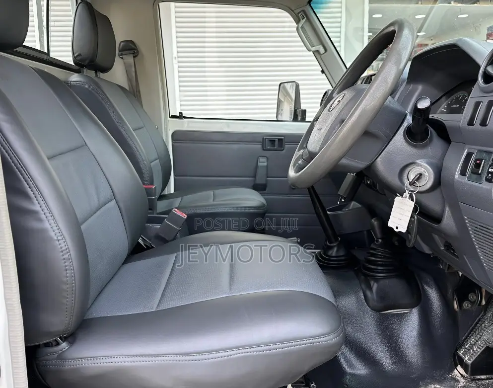 Toyota Land Cruiser 2007 White
